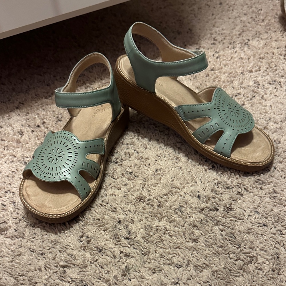 Brioso leather orthotic platform wedge sandals mint green size 8.5 shoes
